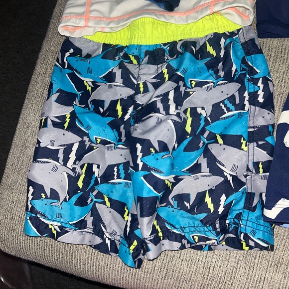 Lot of 7 swim pieces for boys size 3t - Picture 2 of 15